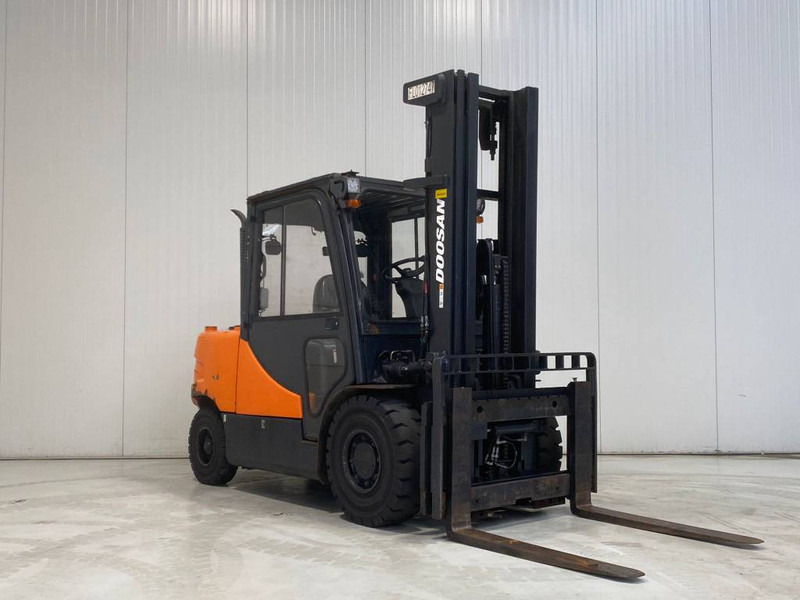 Carretilla elevadora diésel Doosan D50SC-5: foto 1