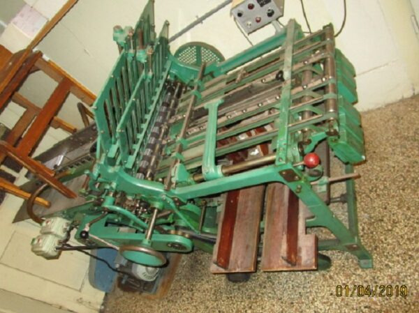 DUX 1295-69 - Plegadora de papel: foto 1 DUX 1295-69 - Plegadora de papel: foto 1