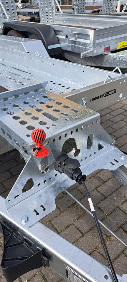 PRZYCZEPA Z RAMPĄ POD KOPARKĘ DO MINIKOPARKI 3500 / TRAILER WITH RAMPS FOR EXCAVATOR MINI EXCAVATOR 3500 - Remolque porta maquinaria: foto 5 PRZYCZEPA Z RAMPĄ POD KOPARKĘ DO MINIKOPARKI 3500 / TRAILER WITH RAMPS FOR EXCAVATOR MINI EXCAVATOR 3500 - Remolque porta maquinaria: foto 5