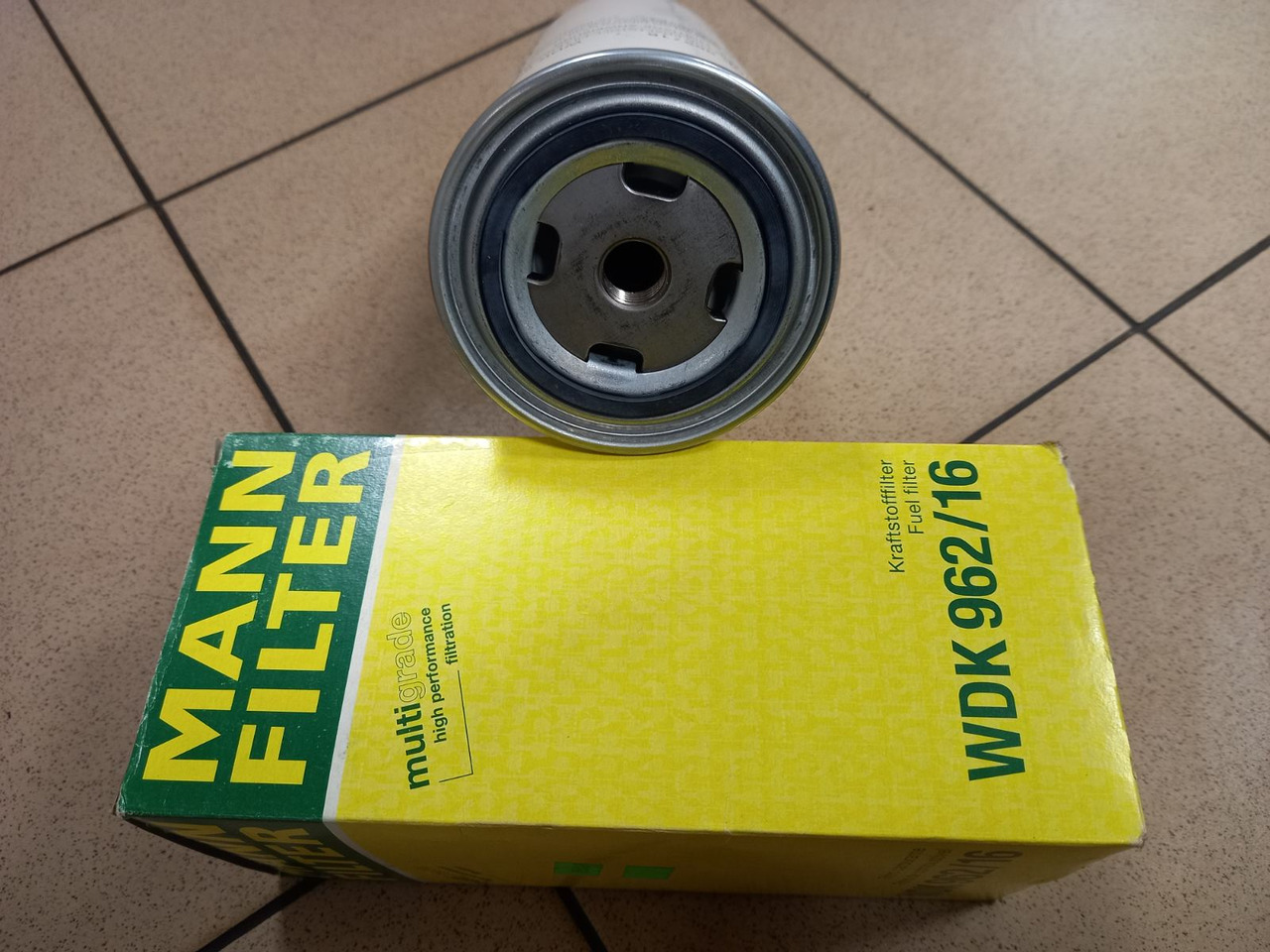 MANN-FILTER IVECO - Filtro de combustible: foto 1 MANN-FILTER IVECO - Filtro de combustible: foto 1