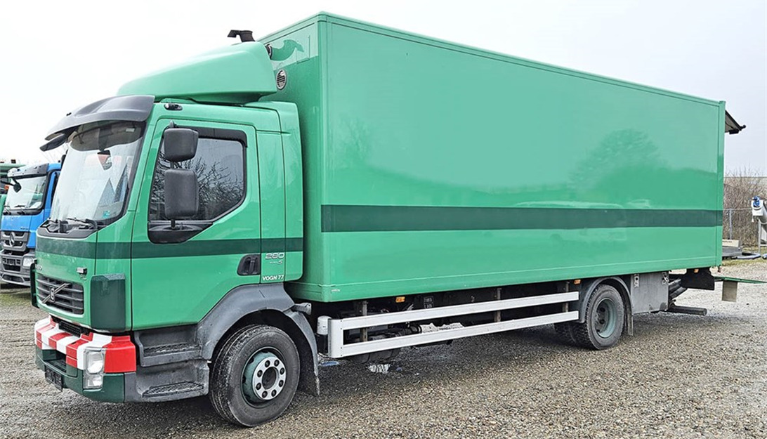 Volvo Industrial pressure washer - Vehículo municipal, Camión: foto 1 Volvo Industrial pressure washer - Vehículo municipal, Camión: foto 1