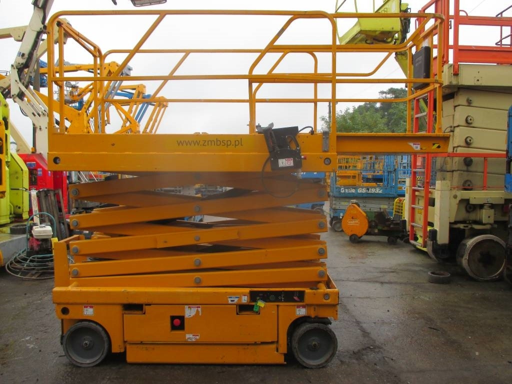 Haulotte Compact 12 - Plataforma de tijeras: foto 5 Haulotte Compact 12 - Plataforma de tijeras: foto 5