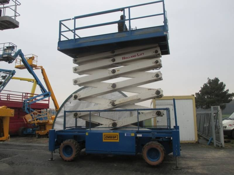 Holland Lift B 195 DL 25 - Plataforma de tijeras: foto 1 Holland Lift B 195 DL 25 - Plataforma de tijeras: foto 1