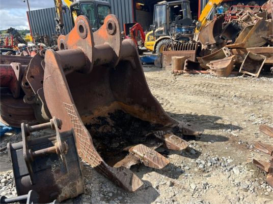 Godet 1M10 - axe 80 mm - Cazo: foto 3 Godet 1M10 - axe 80 mm - Cazo: foto 3