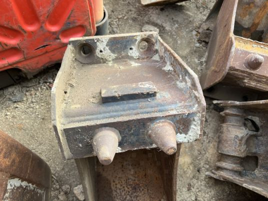Godet de tranchée attache Volvo EC55 - Cazo para excavadora: foto 3 Godet de tranchée attache Volvo EC55 - Cazo para excavadora: foto 3