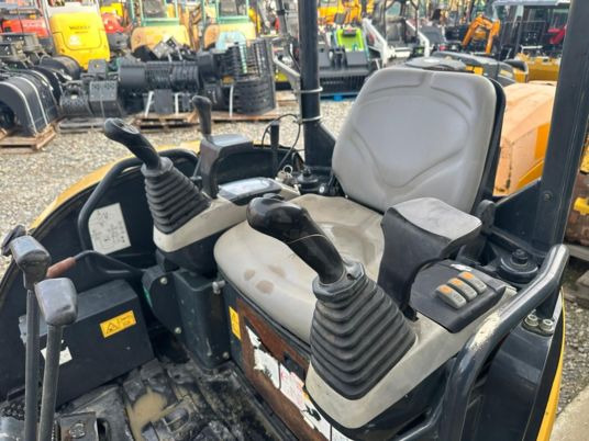 Miniexcavadora Komatsu PC26MR-3  à 19900€ HT: foto 10 Miniexcavadora Komatsu PC26MR-3  à 19900€ HT: foto 10