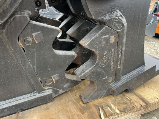 Pulvérisateur pour pelle de 38T à 55T - Cizalla de demolición: foto 5 Pulvérisateur pour pelle de 38T à 55T - Cizalla de demolición: foto 5