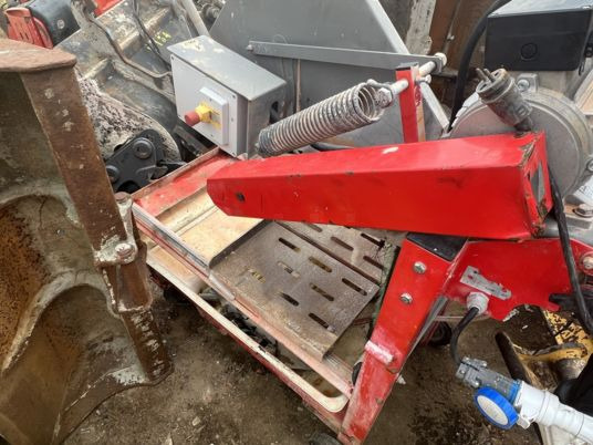 Scie à matériaux électrique IMER - Herramienta/ Equipo: foto 5 Scie à matériaux électrique IMER - Herramienta/ Equipo: foto 5