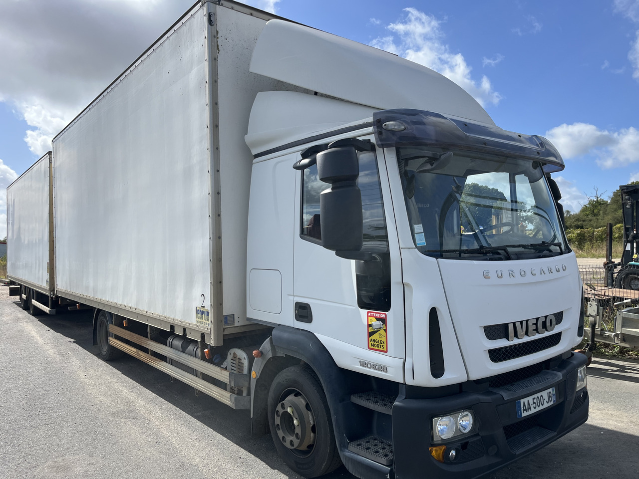 IVECO Eurocargo 120e28 - Camión caja cerrada: foto 3 IVECO Eurocargo 120e28 - Camión caja cerrada: foto 3