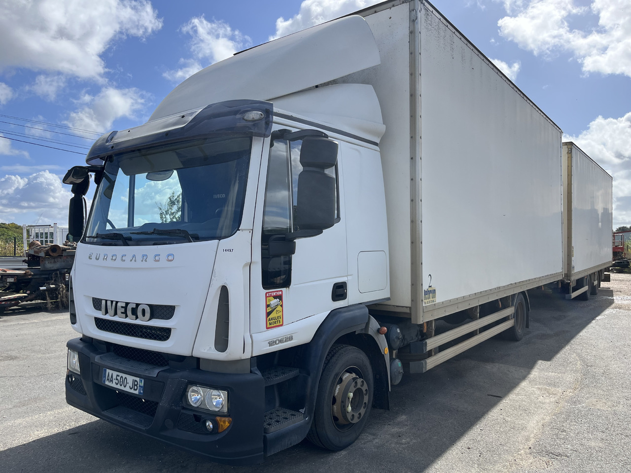 IVECO Eurocargo 120e28 - Camión caja cerrada: foto 1 IVECO Eurocargo 120e28 - Camión caja cerrada: foto 1