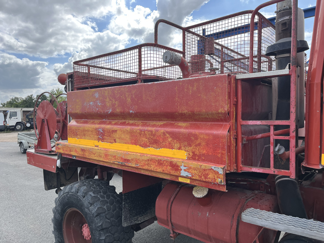 RENAULT 85-150 4x4 ccf citerne - Camión de bomberos: foto 3 RENAULT 85-150 4x4 ccf citerne - Camión de bomberos: foto 3