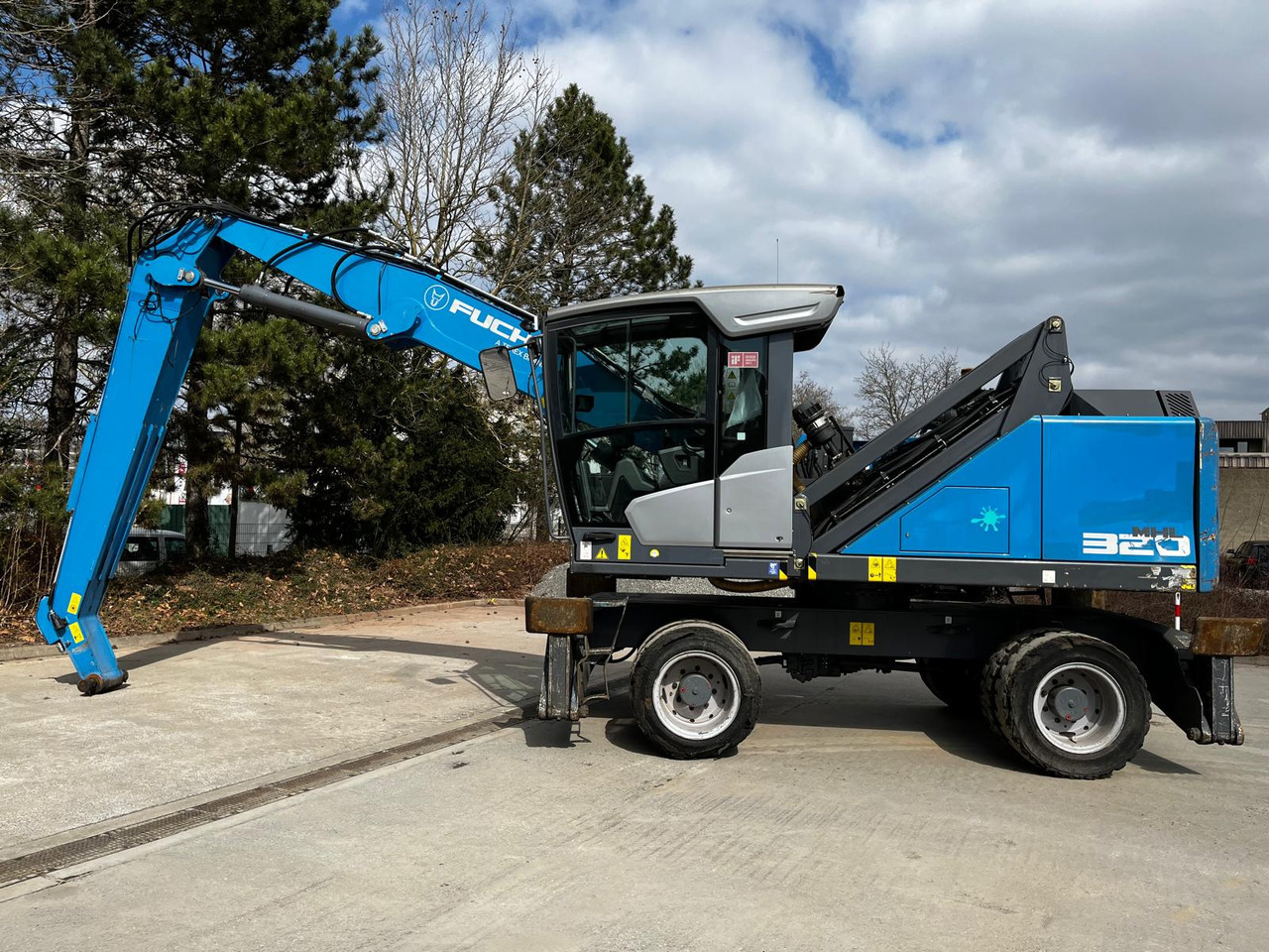 Fuchs MHL 320 F - Manipulador de materiales: foto 1 Fuchs MHL 320 F - Manipulador de materiales: foto 1