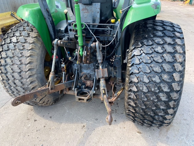 JOHN DEERE 4710 - Tractor: foto 5 JOHN DEERE 4710 - Tractor: foto 5