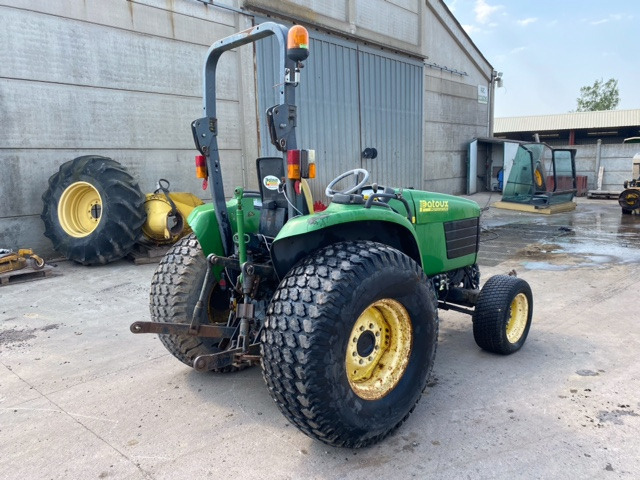 JOHN DEERE 4710 - Tractor: foto 4 JOHN DEERE 4710 - Tractor: foto 4