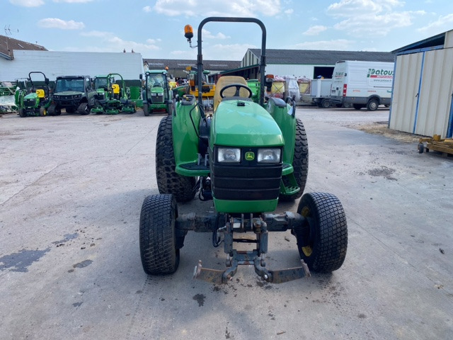 JOHN DEERE 4710 - Tractor: foto 2 JOHN DEERE 4710 - Tractor: foto 2