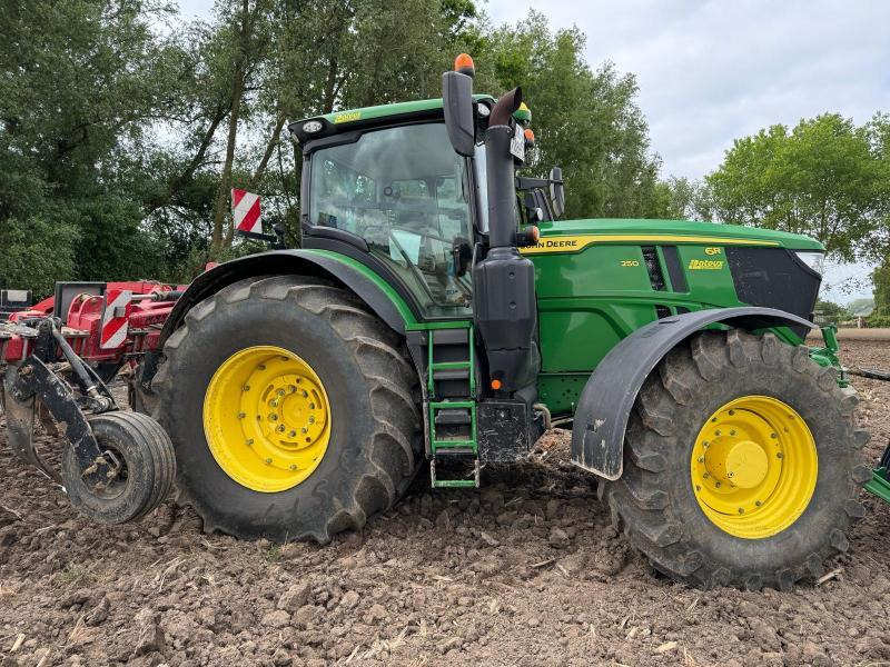 JOHN DEERE 6R250 - Tractor: foto 1 JOHN DEERE 6R250 - Tractor: foto 1