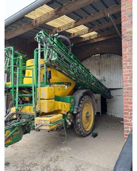 JOHN DEERE 832I - Pulverizador arrastrado: foto 1 JOHN DEERE 832I - Pulverizador arrastrado: foto 1