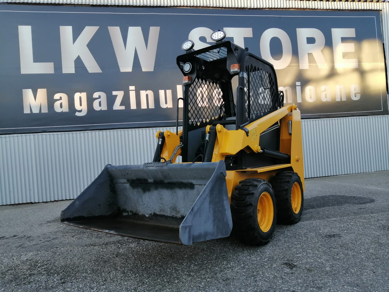 Bobcat Front Loader Ram Italia FM 120 – Hammer Installation - Minicargadora: foto 1 Bobcat Front Loader Ram Italia FM 120 – Hammer Installation - Minicargadora: foto 1