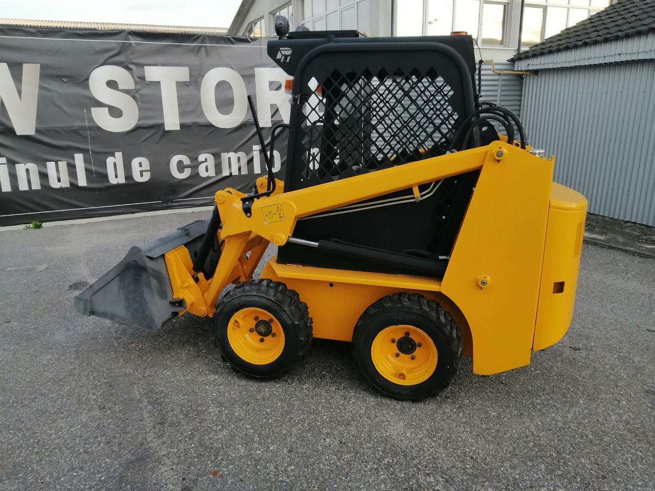 Bobcat Front Loader Ram Italia FM 120 – Hammer Installation - Minicargadora: foto 4 Bobcat Front Loader Ram Italia FM 120 – Hammer Installation - Minicargadora: foto 4