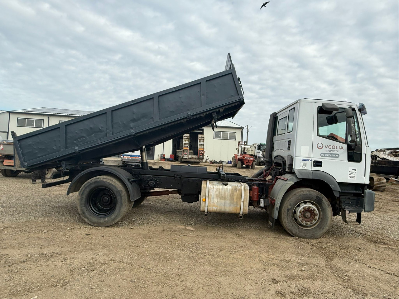 IVECO EUROTRAKKER TIPPER - Camión volquete: foto 2 IVECO EUROTRAKKER TIPPER - Camión volquete: foto 2