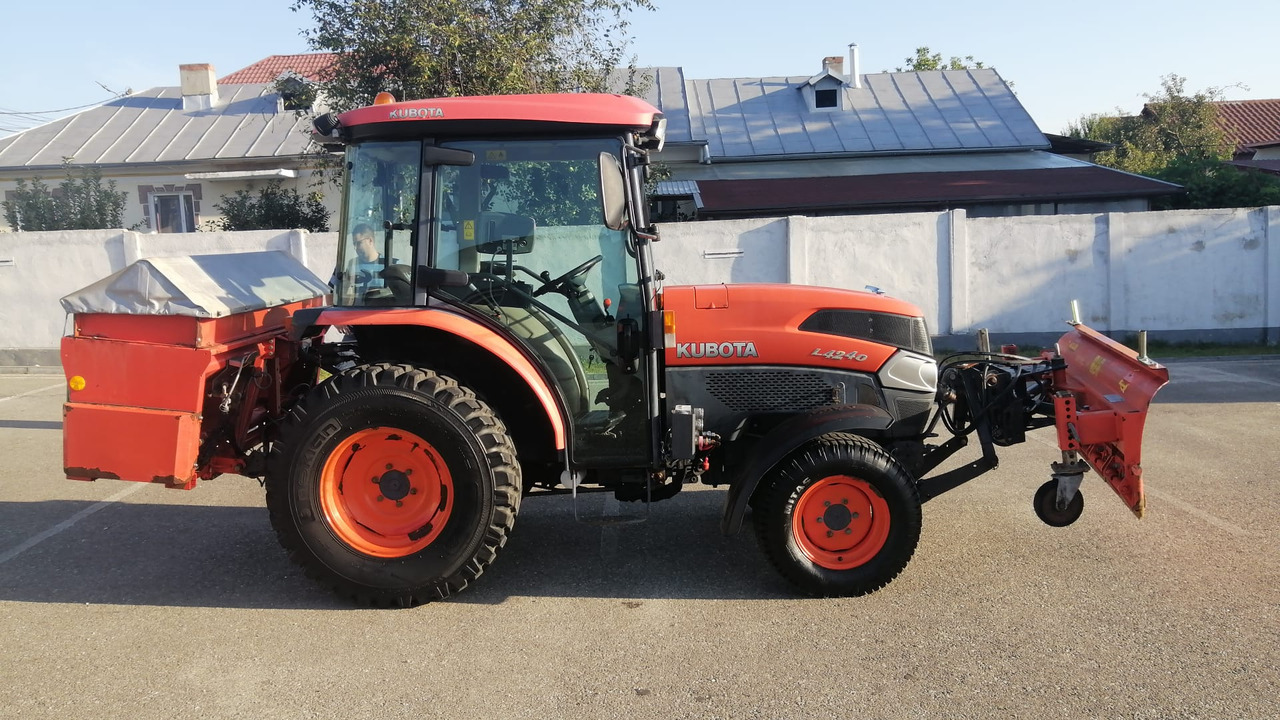 KUBOTA L4240 Narrow spaces tractor/vineyard/fruit tree/communal, TOP ! - Tractor: foto 2 KUBOTA L4240 Narrow spaces tractor/vineyard/fruit tree/communal, TOP ! - Tractor: foto 2