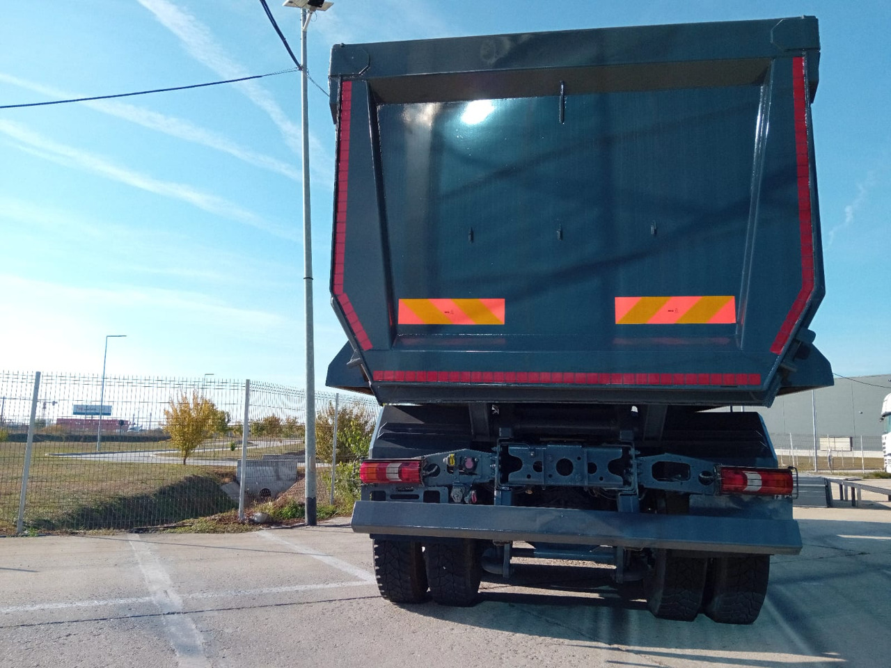 Mercedes-Benz Arocs 42.40 8×4 Basculanta/Tipper/Kipper Heavy Duty, TOP !!! - Camión volquete: foto 5 Mercedes-Benz Arocs 42.40 8×4 Basculanta/Tipper/Kipper Heavy Duty, TOP !!! - Camión volquete: foto 5