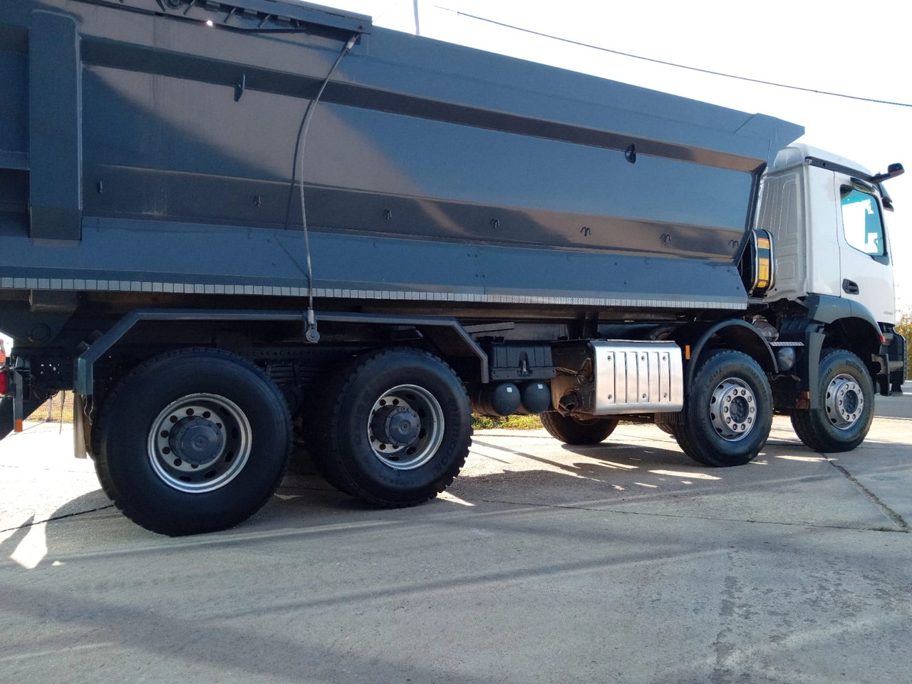 Mercedes-Benz Arocs 42.40 8×4 Basculanta/Tipper/Kipper Heavy Duty, TOP !!! - Camión volquete: foto 4 Mercedes-Benz Arocs 42.40 8×4 Basculanta/Tipper/Kipper Heavy Duty, TOP !!! - Camión volquete: foto 4