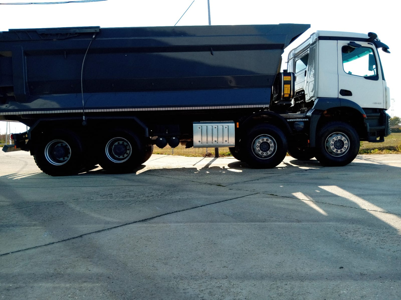 Mercedes-Benz Arocs 42.40 8×4 Basculanta/Tipper/Kipper Heavy Duty, TOP !!! - Camión volquete: foto 3 Mercedes-Benz Arocs 42.40 8×4 Basculanta/Tipper/Kipper Heavy Duty, TOP !!! - Camión volquete: foto 3