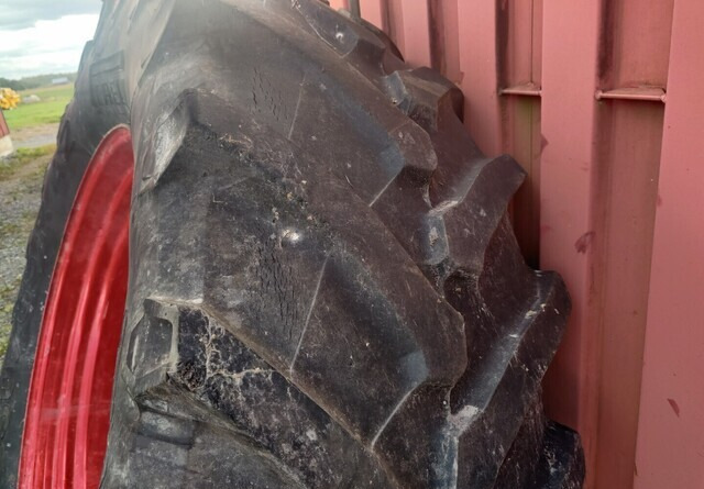 Fendt Takarenkaat 650/65R42 vanteineen - Neumático para Tractor: foto 5 Fendt Takarenkaat 650/65R42 vanteineen - Neumático para Tractor: foto 5