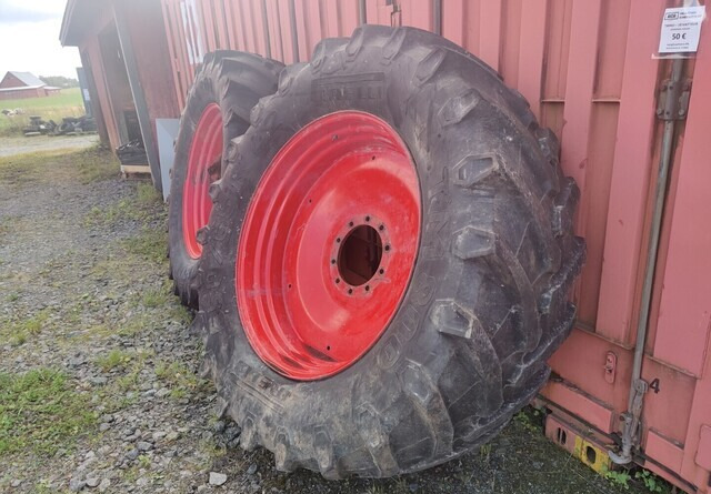 Fendt Takarenkaat 650/65R42 vanteineen - Neumático para Tractor: foto 4 Fendt Takarenkaat 650/65R42 vanteineen - Neumático para Tractor: foto 4