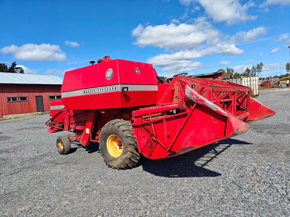 Massey Ferguson 187 Katso video! - Cosechadora de granos: foto 5 Massey Ferguson 187 Katso video! - Cosechadora de granos: foto 5