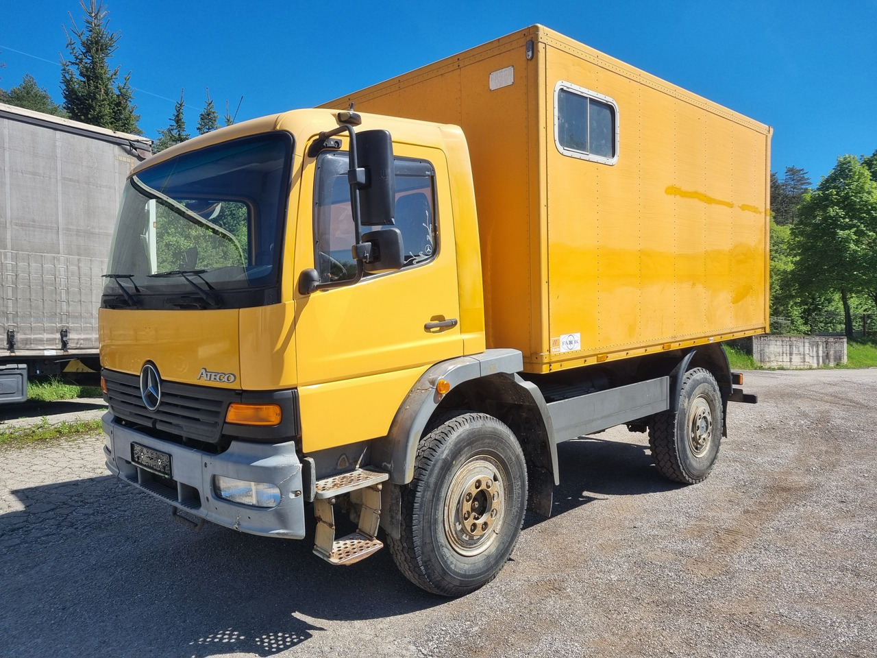 MERCEDES-BENZ ATEGO 1017 4x4 BOX + PTO - Camión caja cerrada: foto 1 MERCEDES-BENZ ATEGO 1017 4x4 BOX + PTO - Camión caja cerrada: foto 1