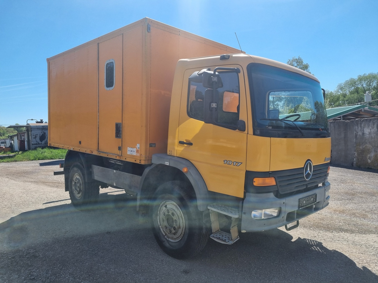 MERCEDES-BENZ ATEGO 1017 4x4 BOX + PTO - Camión caja cerrada: foto 3 MERCEDES-BENZ ATEGO 1017 4x4 BOX + PTO - Camión caja cerrada: foto 3