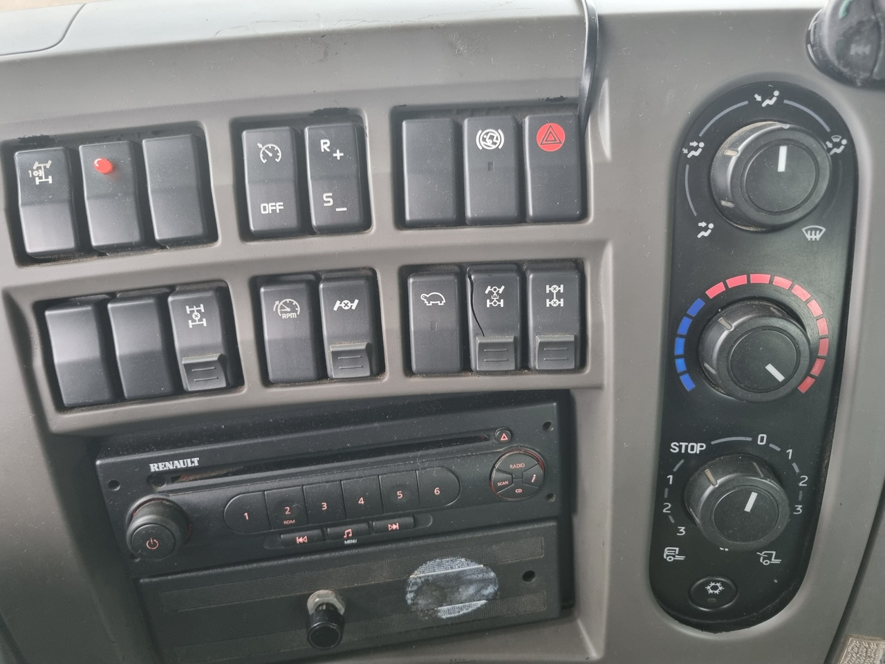 Camión volquete RENAULT KERAX 32.460 6x6 S1 sklápač EURO5: foto 12