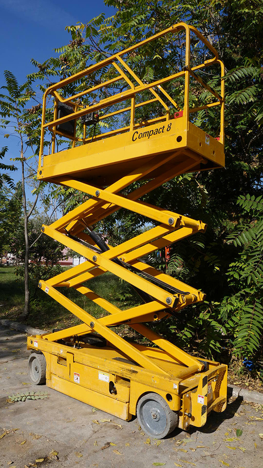 HAULOTTE Compact 8 - Plataforma de tijeras: foto 1 HAULOTTE Compact 8 - Plataforma de tijeras: foto 1