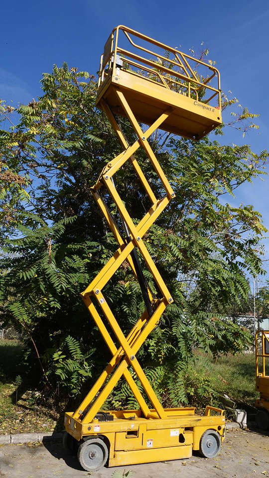 HAULOTTE Compact 8 - Plataforma de tijeras: foto 2 HAULOTTE Compact 8 - Plataforma de tijeras: foto 2