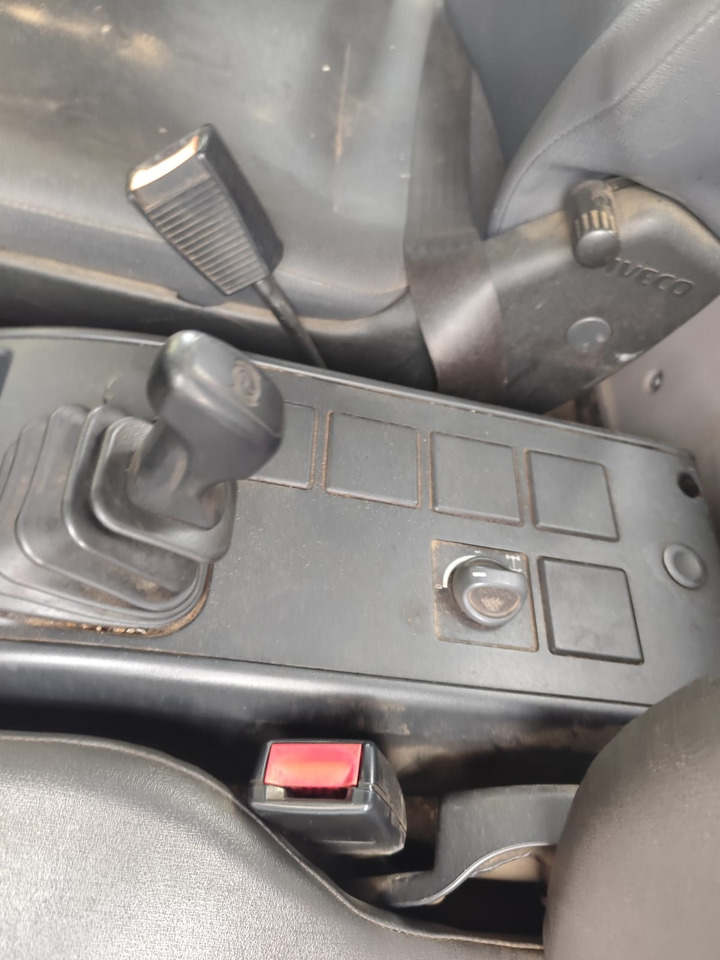 IVECO EUROCARGO 120-190L - Camión volquete, Camión grúa: foto 4 IVECO EUROCARGO 120-190L - Camión volquete, Camión grúa: foto 4