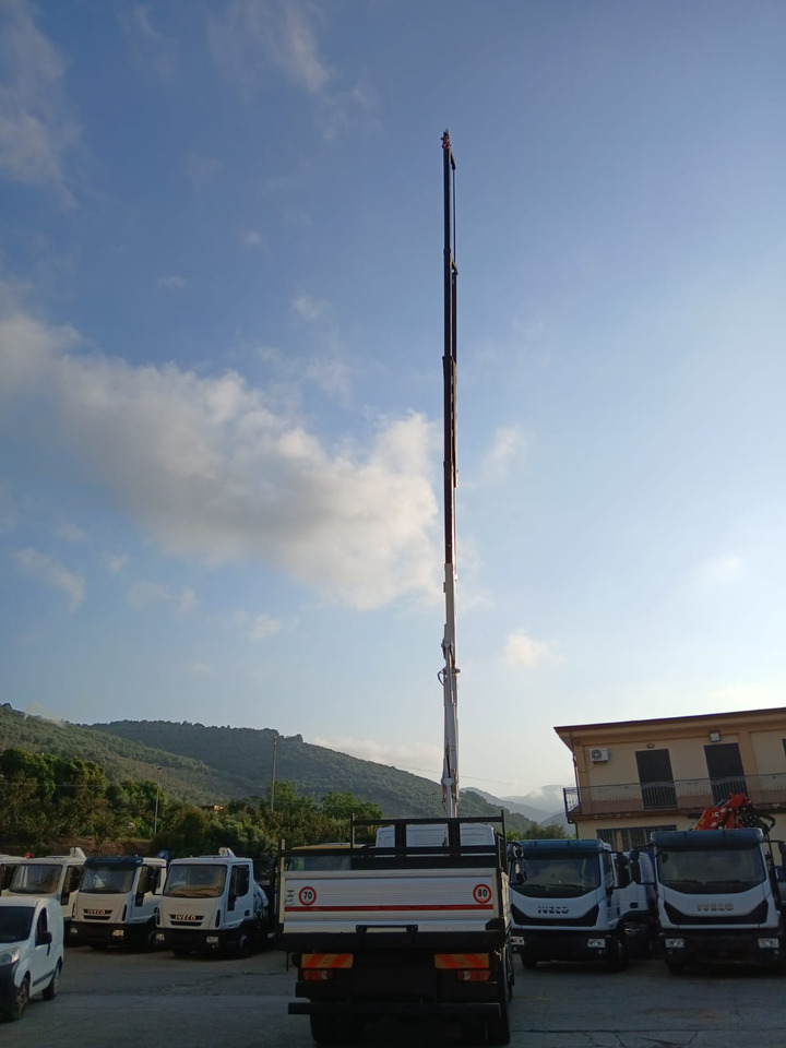 Camión grúa IVECO EUROCARGO 120E28P: foto 15
