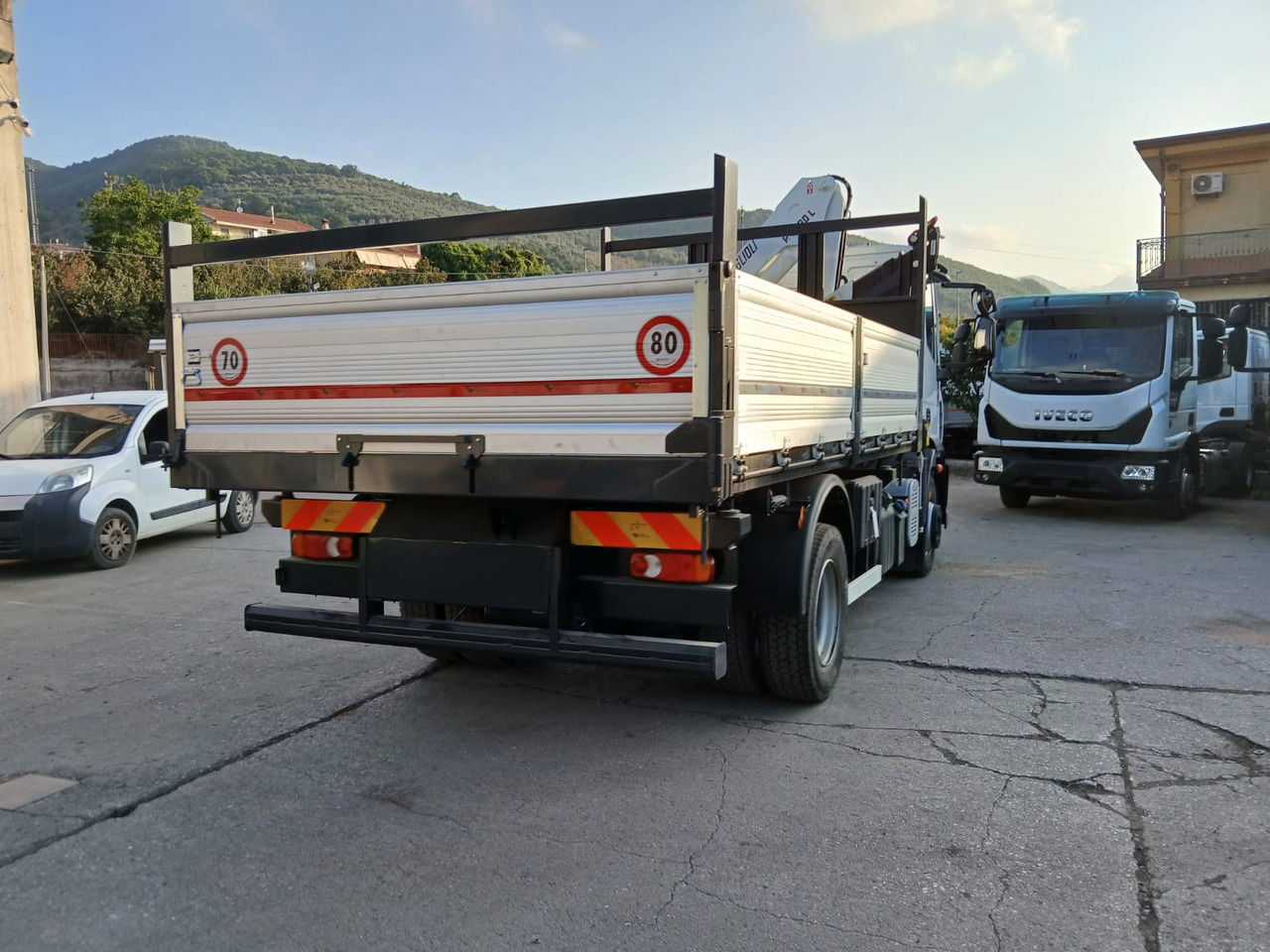 Camión grúa IVECO EUROCARGO 120E28P: foto 9