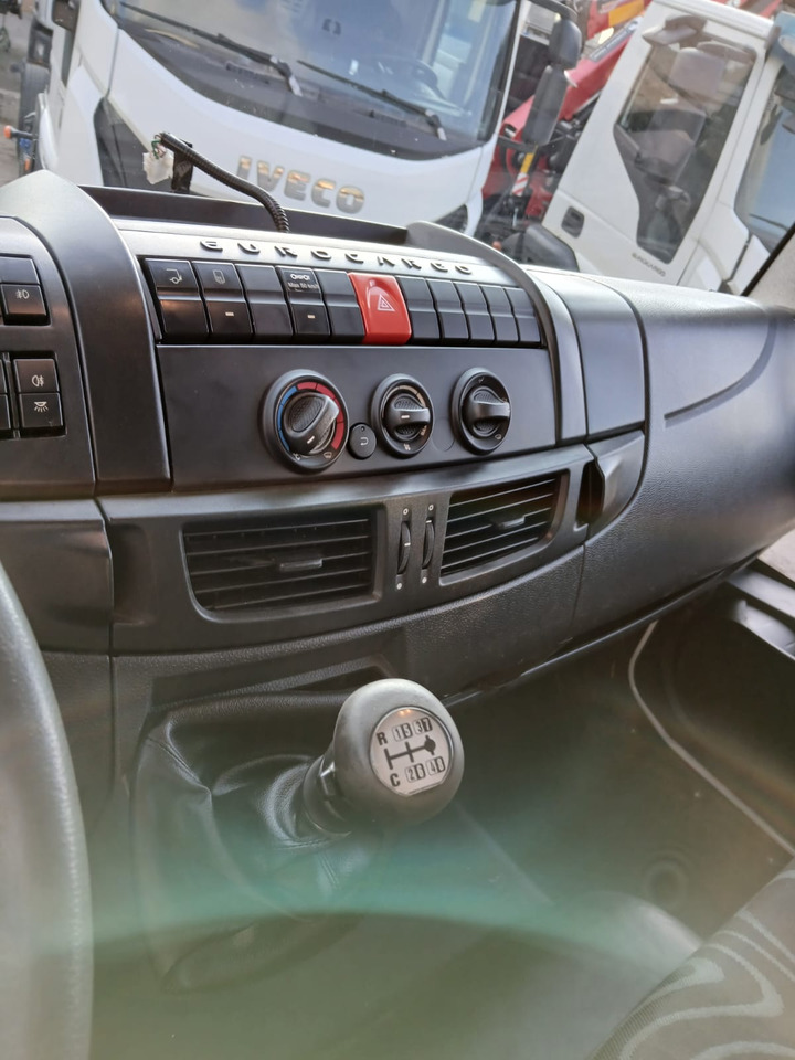 Camión grúa IVECO EUROCARGO 120E28P: foto 21