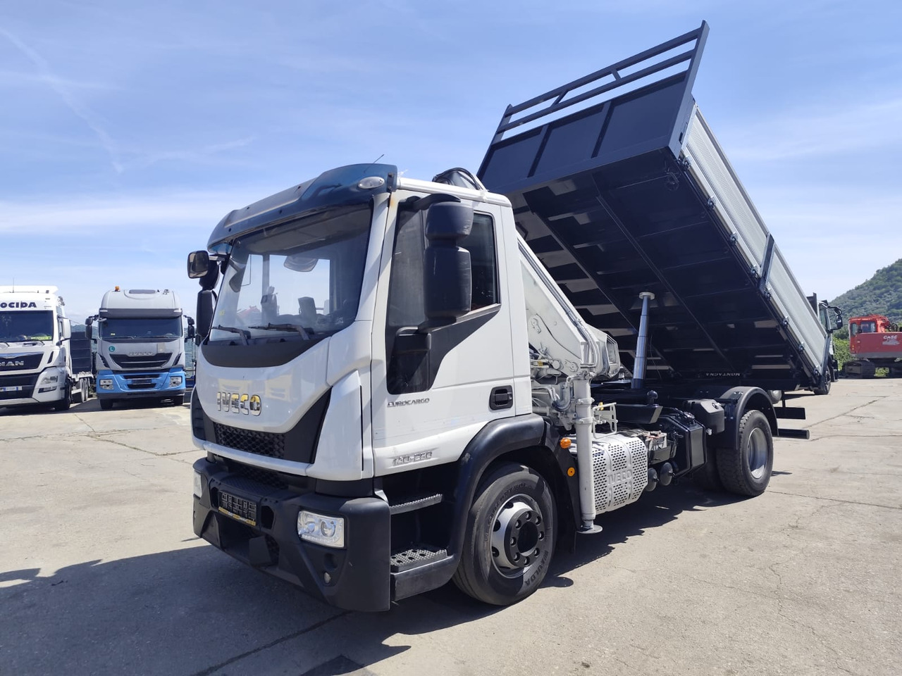 IVECO EUROCARGO 140-250 - Camión volquete, Camión grúa: foto 1 IVECO EUROCARGO 140-250 - Camión volquete, Camión grúa: foto 1
