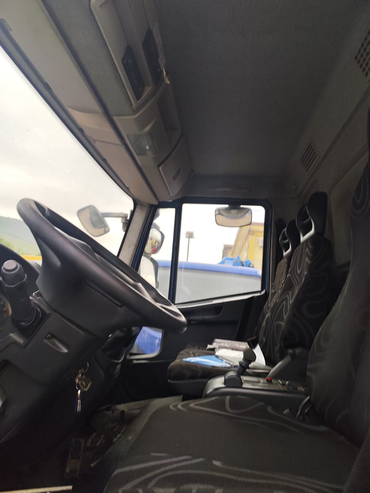 IVECO EUROCARGO 140E25 - Camión chasis: foto 5 IVECO EUROCARGO 140E25 - Camión chasis: foto 5