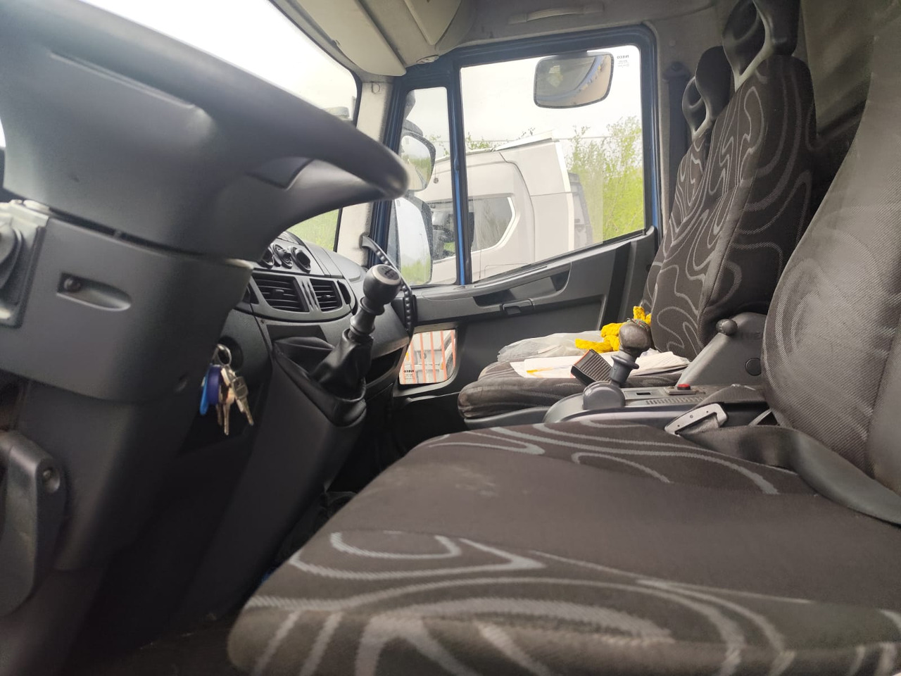 IVECO EUROCARGO 140E25 - Camión chasis: foto 5 IVECO EUROCARGO 140E25 - Camión chasis: foto 5