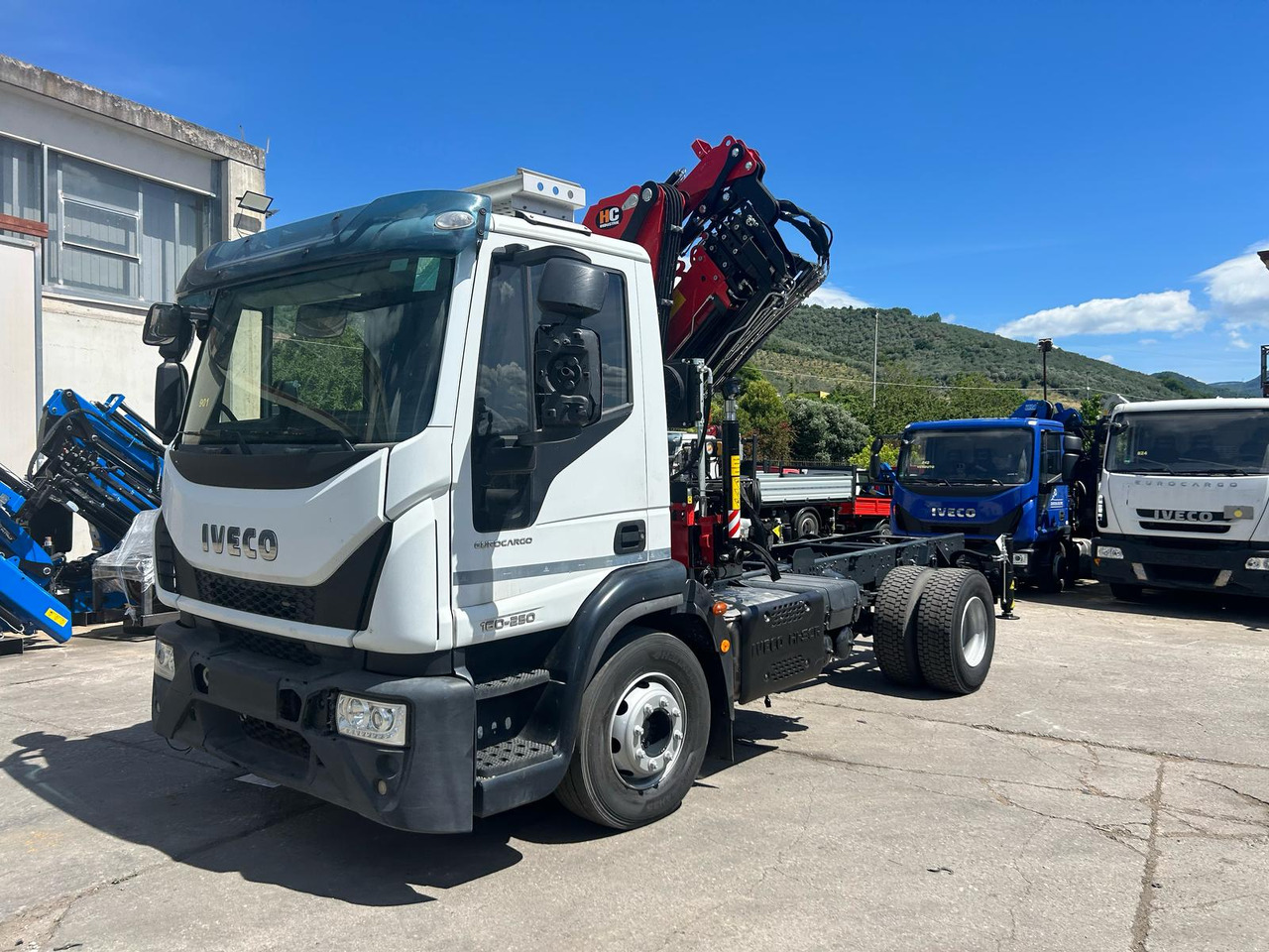 IVECO EUROCARGO 160-250 - Camión grúa: foto 1 IVECO EUROCARGO 160-250 - Camión grúa: foto 1