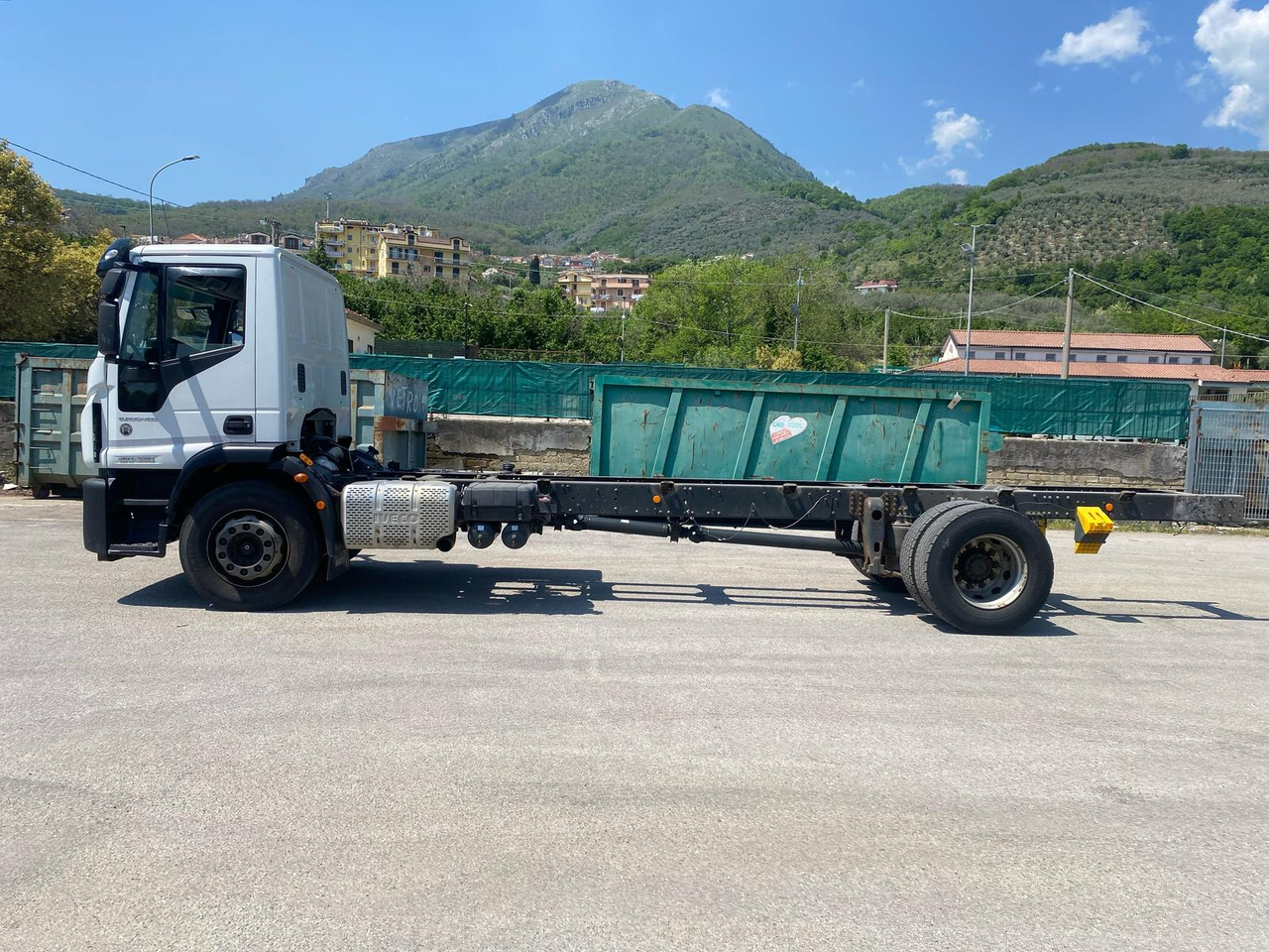 IVECO EUROCARGO 180-320 - Camión chasis: foto 4 IVECO EUROCARGO 180-320 - Camión chasis: foto 4