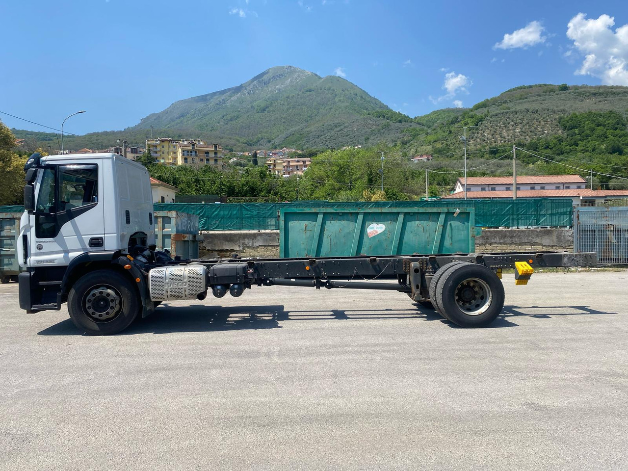 IVECO EUROCARGO 180-320 - Camión chasis: foto 3 IVECO EUROCARGO 180-320 - Camión chasis: foto 3