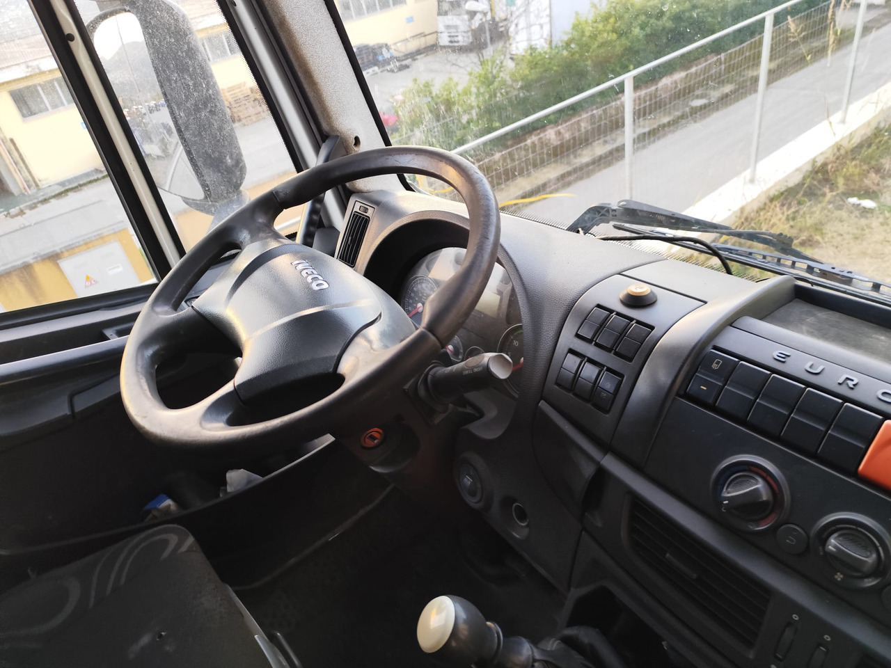 Camión grúa, Camión grúa IVECO EUROCARGO 180E25: foto 7 Camión grúa, Camión grúa IVECO EUROCARGO 180E25: foto 7