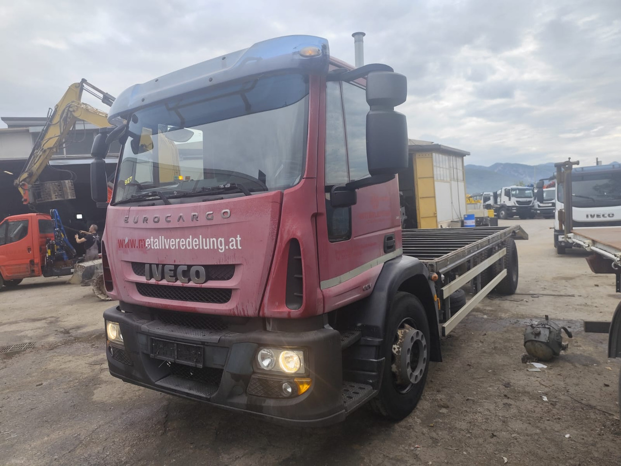 IVECO EUROCARGO 180E30 - Camión caja abierta: foto 2 IVECO EUROCARGO 180E30 - Camión caja abierta: foto 2