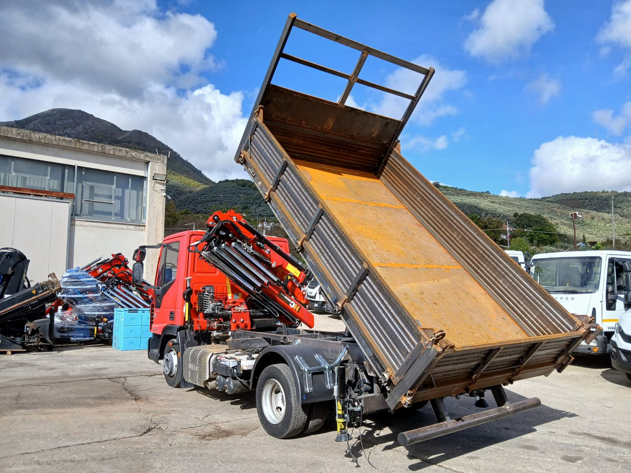 IVECO EUROCARGO 80-190 - Camión grúa: foto 4 IVECO EUROCARGO 80-190 - Camión grúa: foto 4