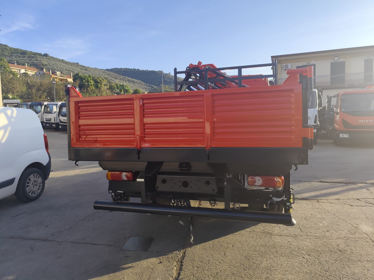 Camión grúa, Camión volquete IVECO EUROCARGO 80-190: foto 13